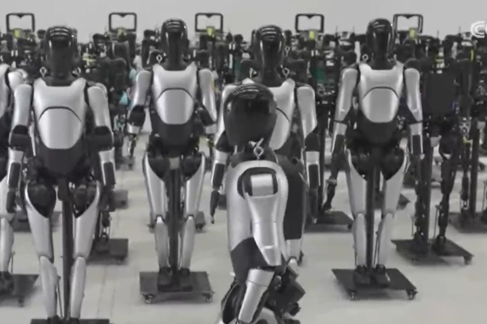 央视报道！揭秘AG恒峰机器人量产超级工厂